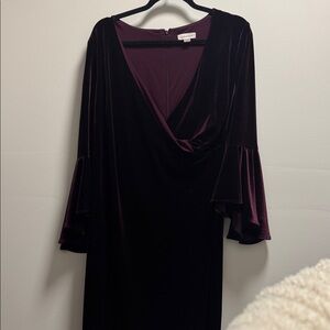Calvin Klein size 14 Elegant Velvet Dress in Deep Purple/Plum